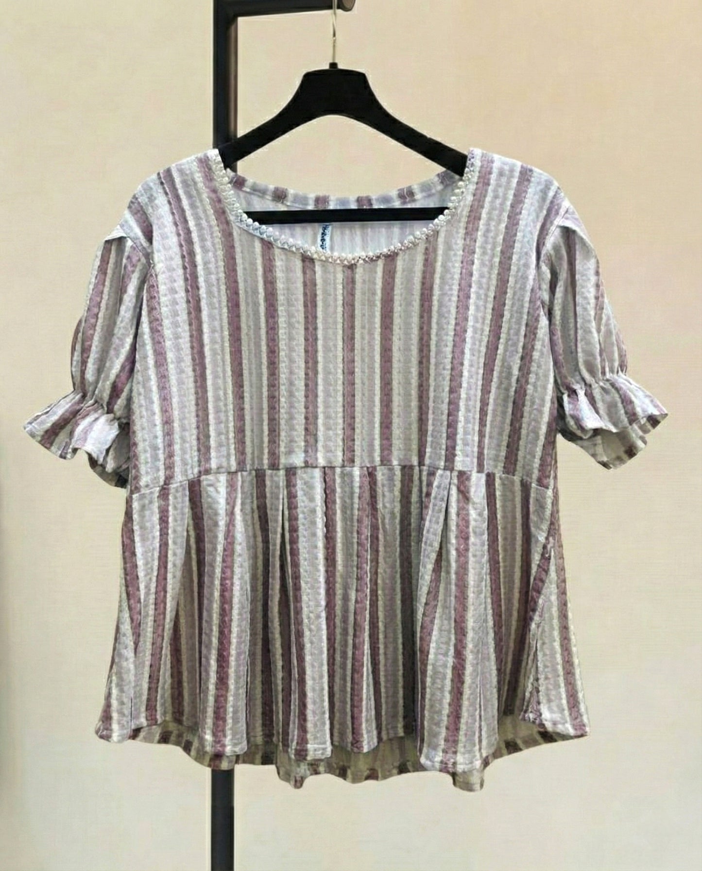 Add a touch of elegance to your everyday look with our stylish striped top in beautiful earthy tones. Featuring soft fabric, ruffle sleeves, and a flattering flared hem, this piece is perfect for both casual and semi-formal wear.
